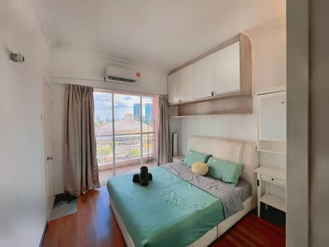 Bed, Photo of the whole room, Bedroom, towels, air conditioner