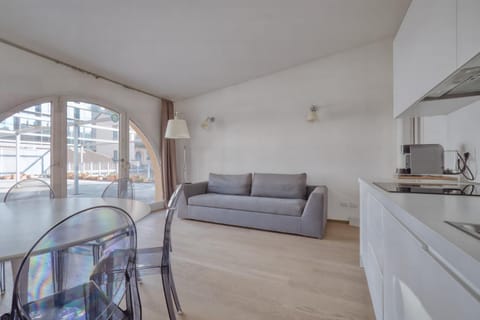 Kitchen or kitchenette, Living room, Seating area, Dining area, stove