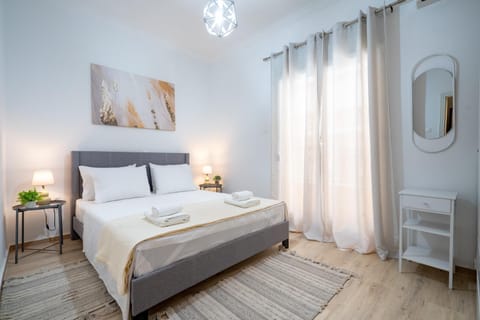 Bed, Photo of the whole room, wardrobe