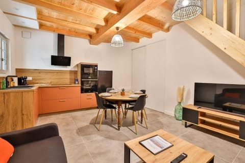 TV and multimedia, Coffee/tea facilities, Living room, Dining area, heating, internet, air conditioner