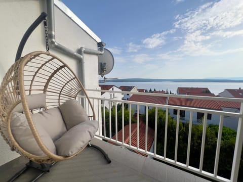 Day, Natural landscape, Balcony/Terrace, Seating area, Sea view