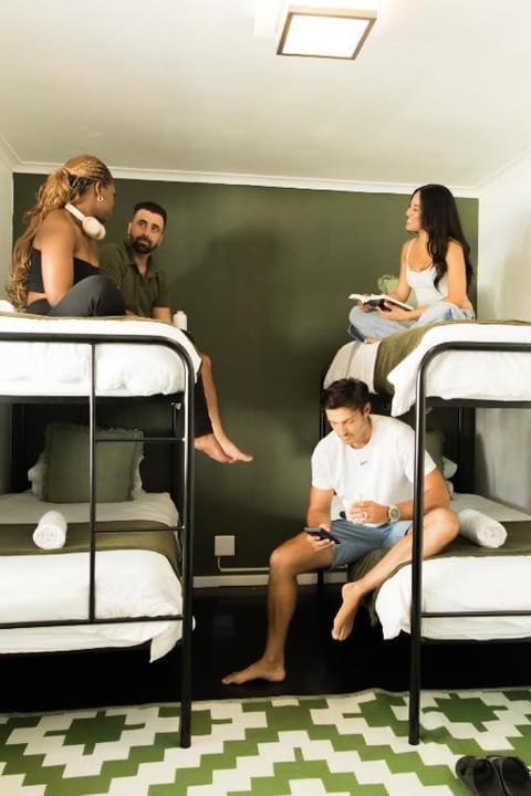 Foools Inn - Trendy Rooms available in the Heart of Sea Point! Hostel in Sea Point