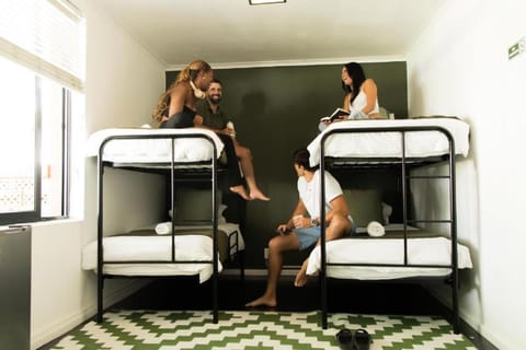 Foools Inn - Trendy Rooms available in the Heart of Sea Point! Hostel in Sea Point