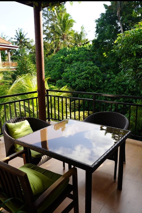 Day, Balcony/Terrace, Seating area, Dining area