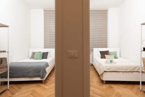 Bed, Photo of the whole room, Bedroom, internet, wardrobe