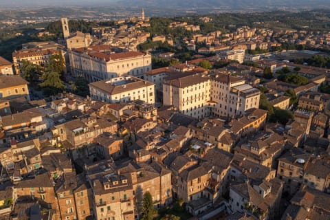 Property building, Day, Neighbourhood, Natural landscape, Bird's eye view, View (from property/room), City view, Landmark view, Street view, Location