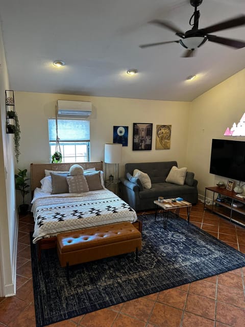 TV and multimedia, Living room, Photo of the whole room, Bedroom