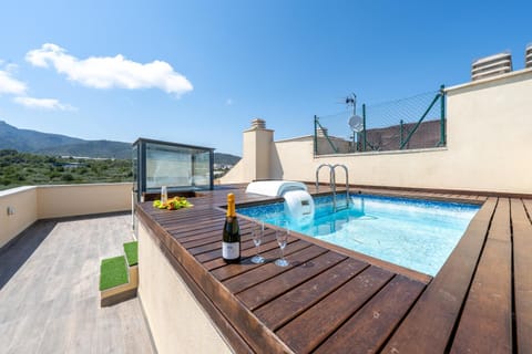Property building, Balcony/Terrace, Living room, Swimming pool