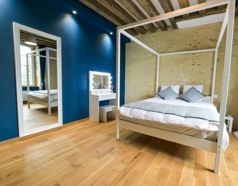 Bed, Photo of the whole room, Bedroom, wardrobe