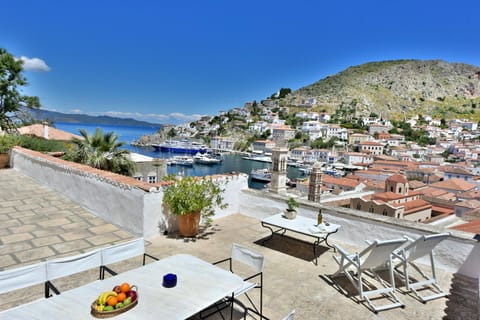 City view, Sea view