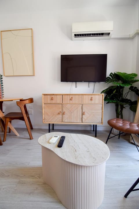 Communal lounge/ TV room, TV and multimedia, air conditioner