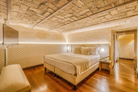 Bed, TV and multimedia, Photo of the whole room, Bedroom