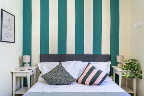 Bed, Living room, Photo of the whole room, Bedroom