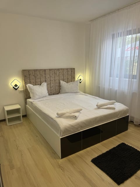 Photo of the whole room, Bedroom, towels