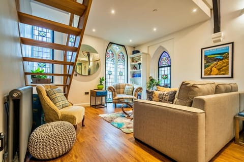 Property building, Communal lounge/ TV room, Living room, Seating area