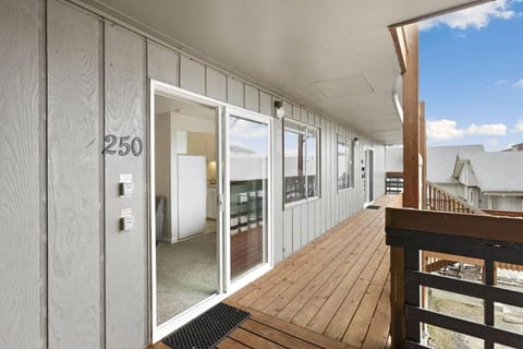 Seaside Moon Condo #250 House in Ocean Shores