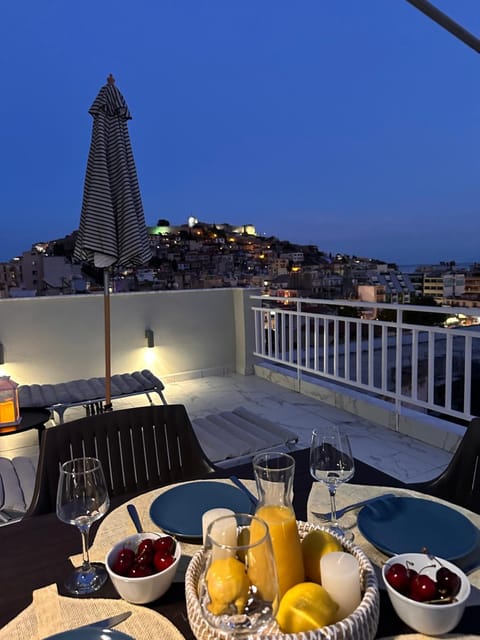 Night, Balcony/Terrace, Food and drinks, Dining area, Food, Drinks