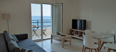TV and multimedia, Balcony/Terrace, Living room, Seating area, Dining area, Sea view