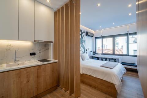 Bed, Kitchen or kitchenette, Photo of the whole room, Bedroom