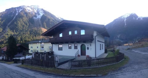 Facade/entrance, Facade/entrance, Garden, Balcony/Terrace