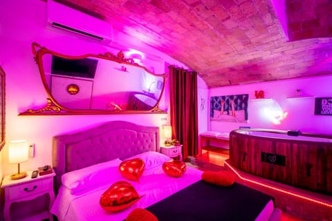 Hot Tub, Bedroom