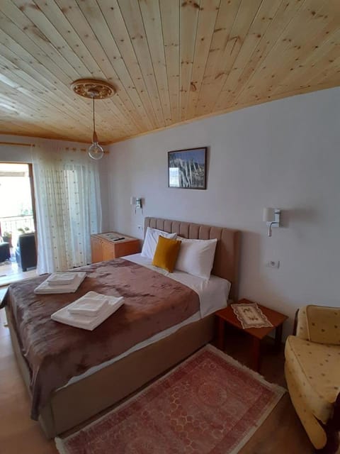 Bed, Living room, Photo of the whole room, Bedroom