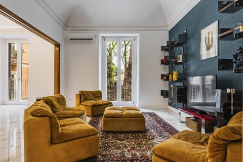 Communal lounge/ TV room, Living room