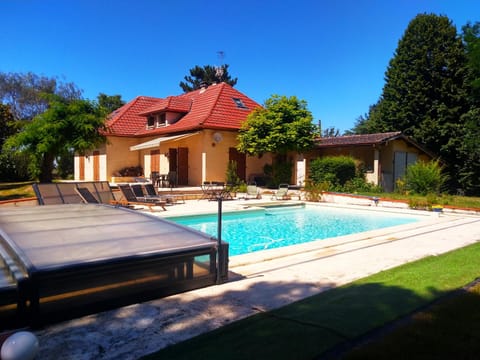 Property building, Patio, Swimming pool, sunbed