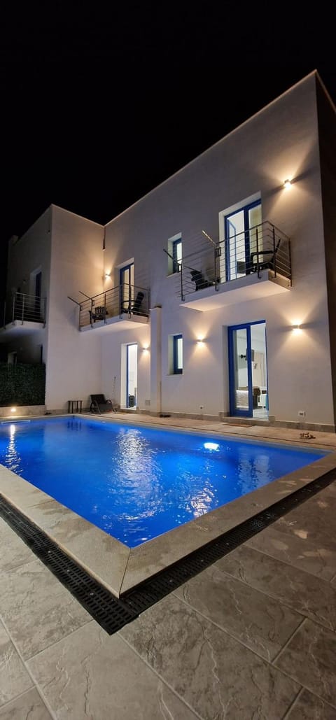 Property building, Swimming pool