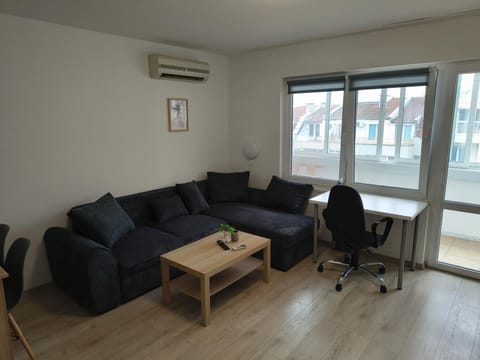 Living room, Seating area, air conditioner