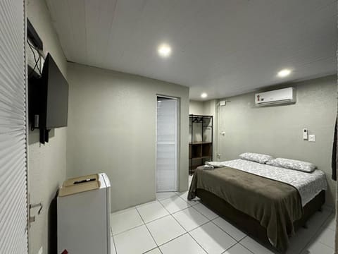 Bed, TV and multimedia, Photo of the whole room, Bedroom, air conditioner