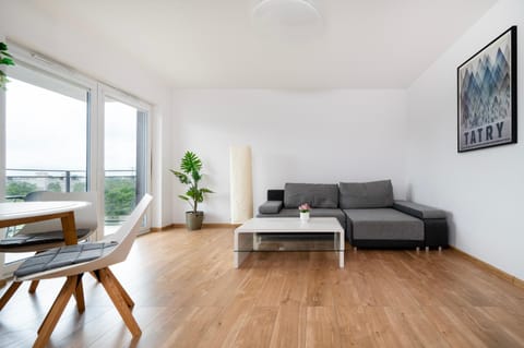 Bed, Living room, Photo of the whole room, Seating area