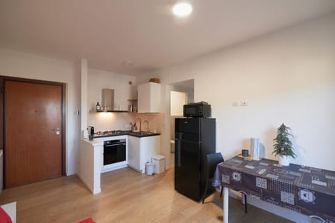 Bilocale moderno in zona tranquilla, parcheggio gratuito con caffè e altri servizi inclusi Non è una camera , ma un appartamento con cucina Apartment in Perugia