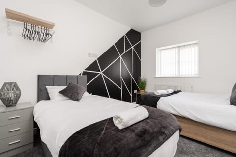 Huge Apartment - 8 Beds - Free Parking - Long Stays! Apartment in Liverpool