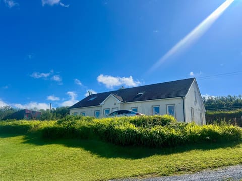 Property building, Day, Natural landscape, Garden, Garden view