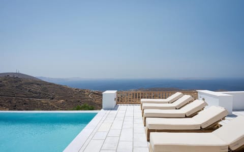 Patio, Nearby landmark, Day, Natural landscape, View (from property/room), Balcony/Terrace, Seating area, Mountain view, Pool view, Swimming pool, sunbed