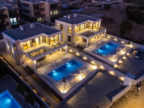 Property building, Bird's eye view, Swimming pool
