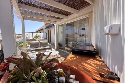 Patio, BBQ facilities, View (from property/room), Balcony/Terrace, Living room, Seating area, Dining area
