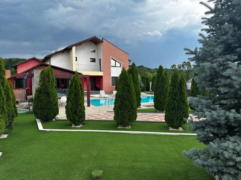 Property building, Day, Natural landscape, Garden, Garden view, Pool view, Swimming pool, sunbed