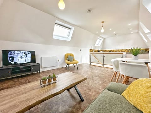 TV and multimedia, Living room, Dining area, Evening entertainment