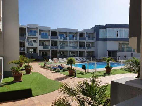 Property building, Garden, Garden view, Pool view, Swimming pool, sunbed