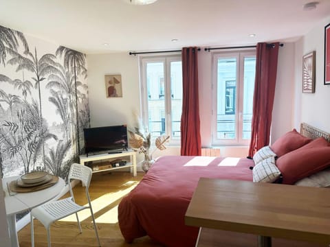 Bed, Photo of the whole room, Seating area