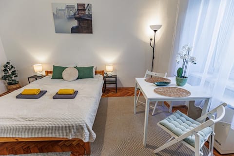 Bed, Photo of the whole room