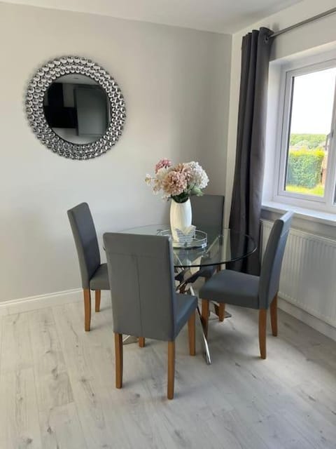 Blissful Barrys House in Chesterfield