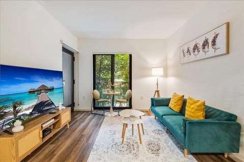 Communal lounge/ TV room, TV and multimedia, Living room, Seating area, Evening entertainment