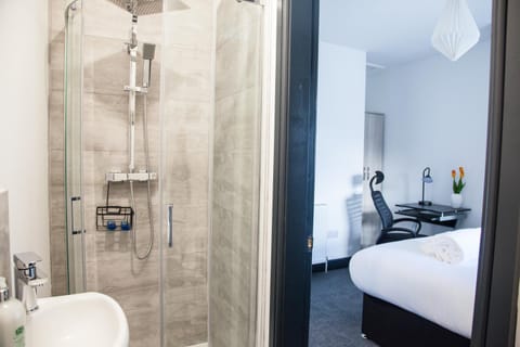 Shower, Toilet, Bed, Bathroom, Photo of the whole room, Bedroom, Bath, towels