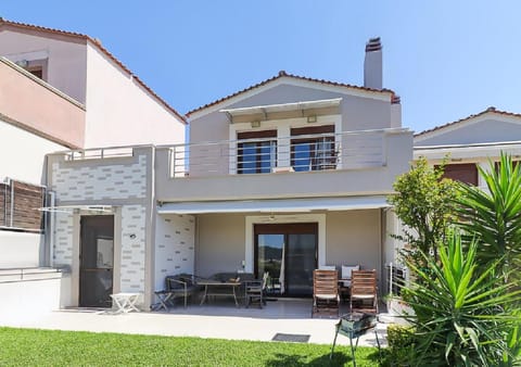 Property building, Patio, Day