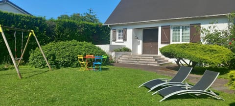 Property building, Garden, Garden, sunbed