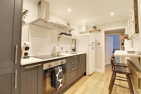 Kitchen or kitchenette, kitchen, kitchen