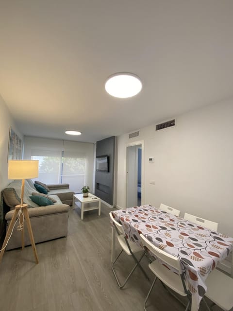 TV and multimedia, Lounge or bar, Dining area, air conditioner